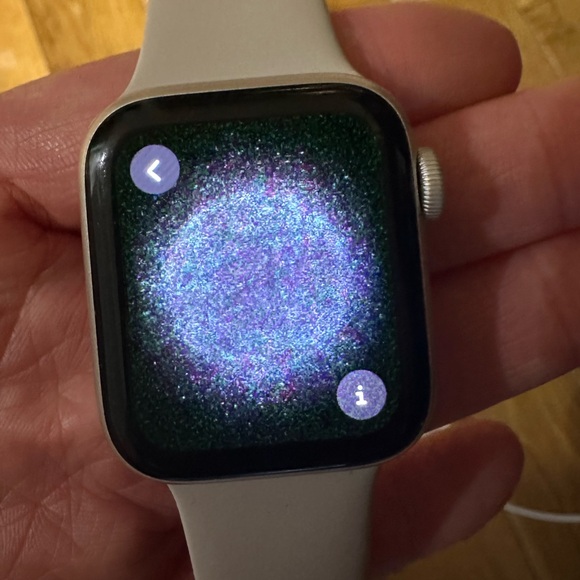 Apple Watch SE 2nd Generation - Picture 3 of 3